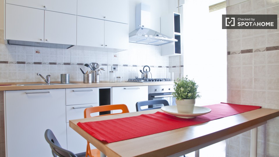 Immagine 10 di Camera condivisa in affitto  in Viale Libia a Roma