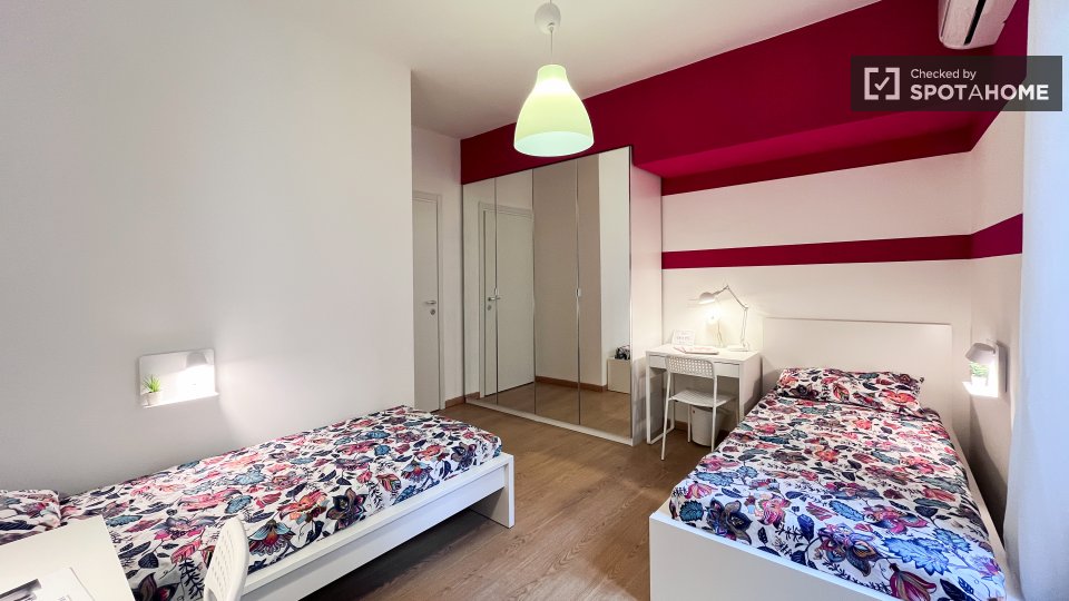 Immagine 2 di Camera condivisa in affitto  in P.za XXV Aprile a Milano