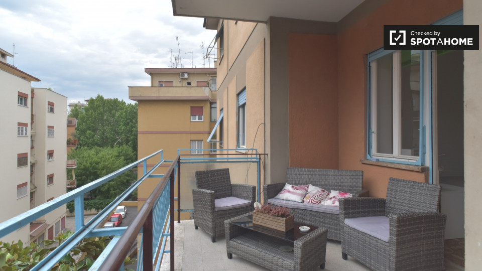 Immagine 14 di Camera condivisa in affitto  in Via Filippo Eredia a Roma