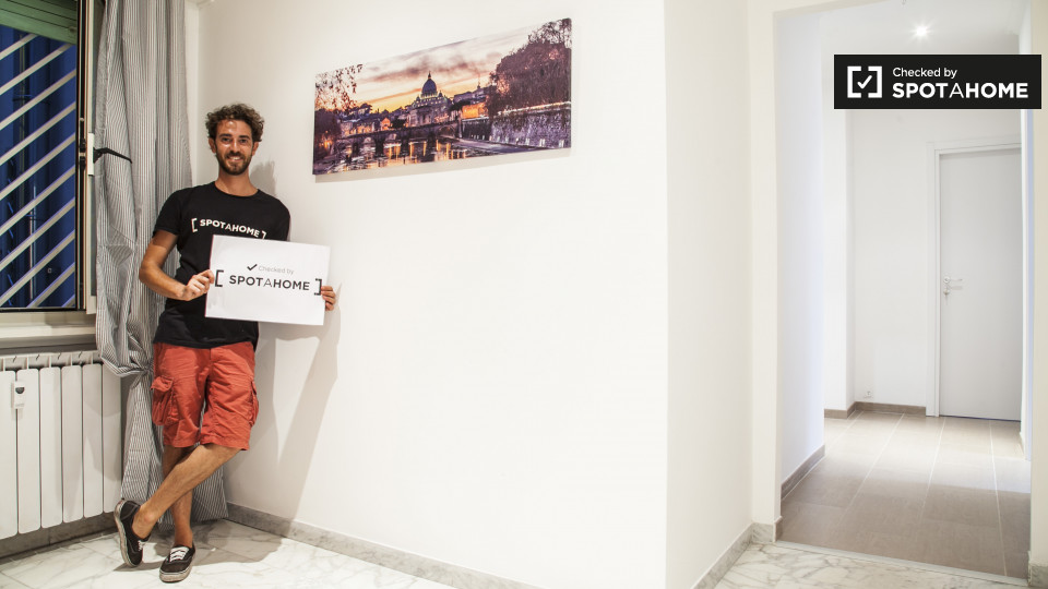 Immagine 14 di Camera condivisa in affitto  in Via Lattanzio a Roma