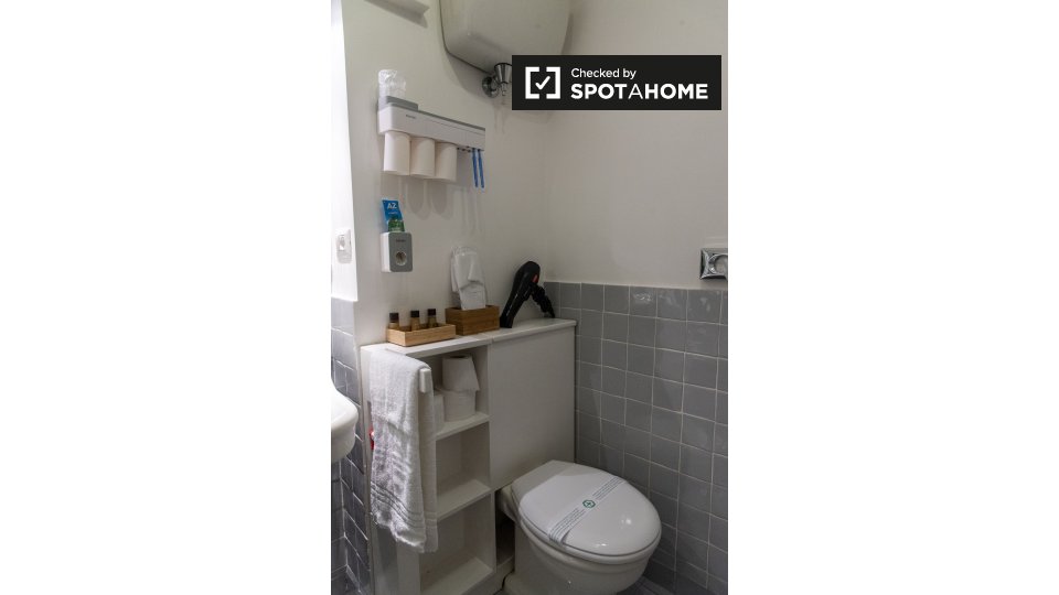 Immagine 16 di Appartamento in affitto  in Via del Pavone a Roma