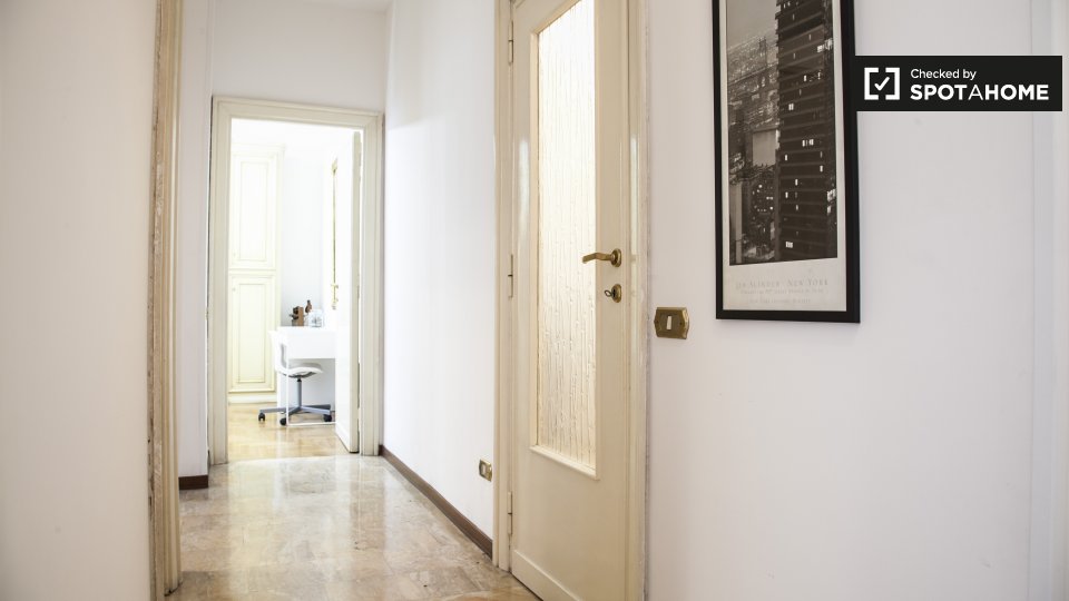 Immagine 19 di Camera condivisa in affitto  in Via Marcantonio Bragadin a Roma