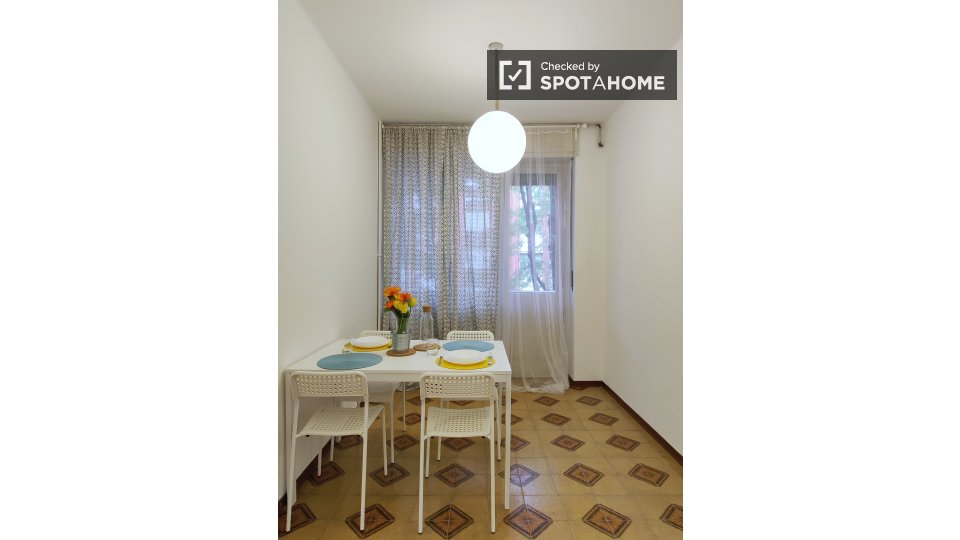 Immagine 12 di Camera condivisa in affitto  in via Barzoni a Milano