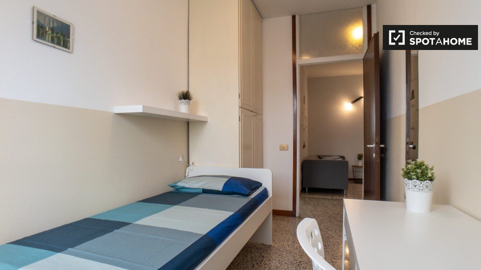 Immagine 2 di Camera condivisa in affitto  in Via Lucca, 20152 Milano MI, Italy a Milano