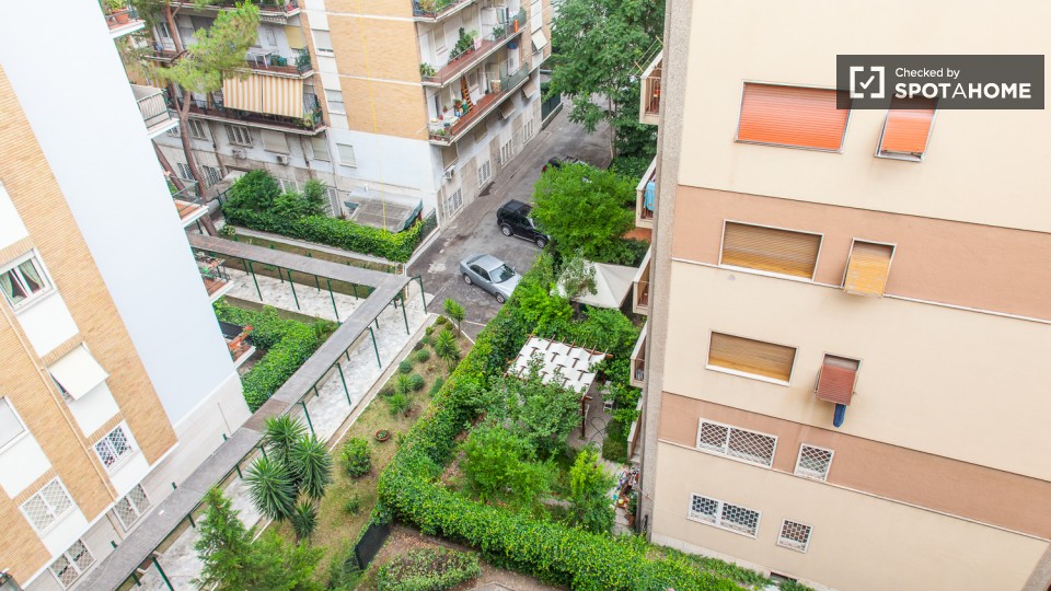 Immagine 12 di Camera condivisa in affitto  in Via Val Padana a Roma