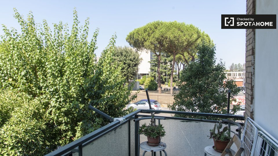 Immagine 10 di Camera condivisa in affitto  in Via di Torrevecchia a Roma