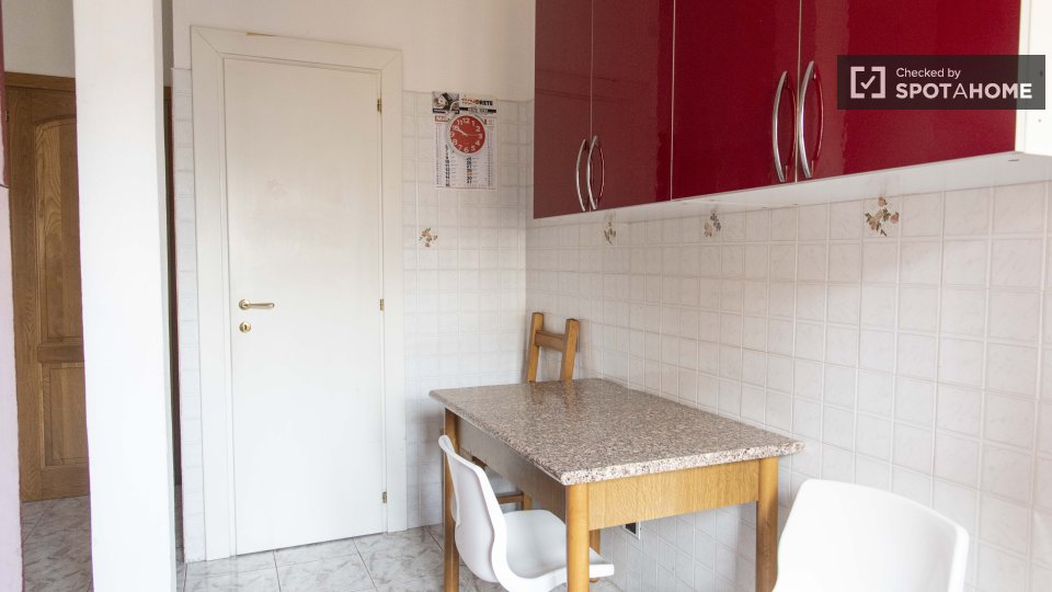 Immagine 6 di Appartamento in affitto  in Piazza Ragusa a Roma