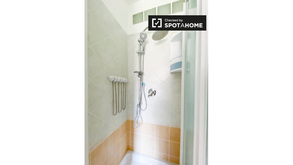 Immagine 8 di Camera condivisa in affitto  in Via Giovanni da Empoli a Roma