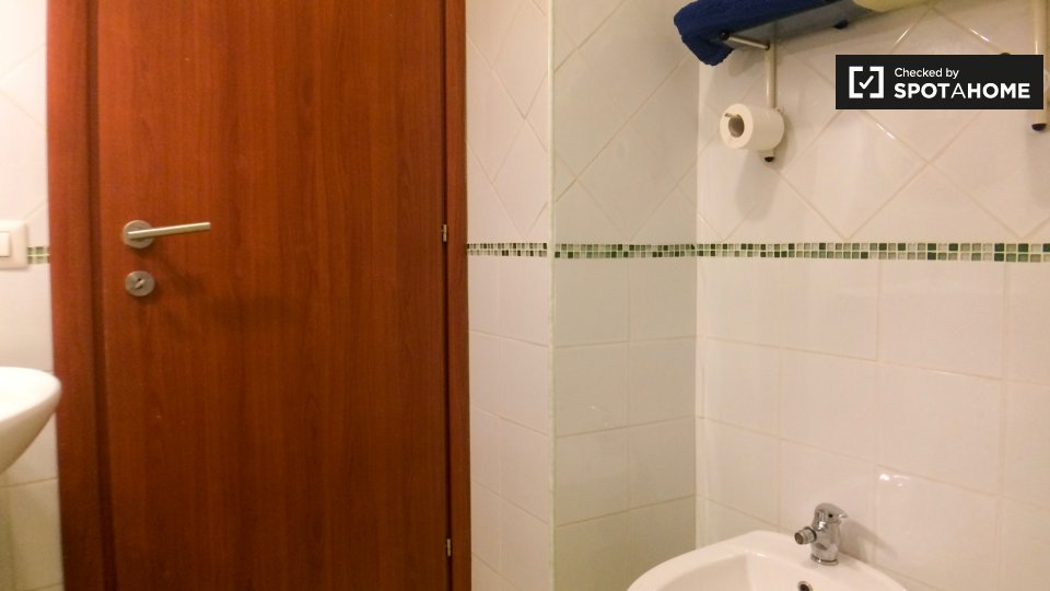 Immagine 10 di Appartamento in affitto  in Via Ostiense a Roma