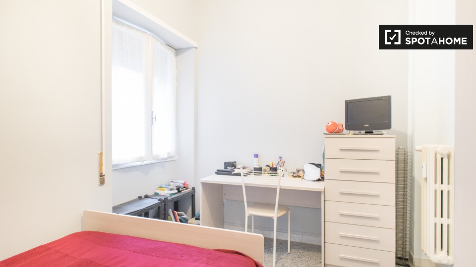 Immagine 6 di Camera condivisa in affitto  in Via Calpurnio Fiamma a Roma