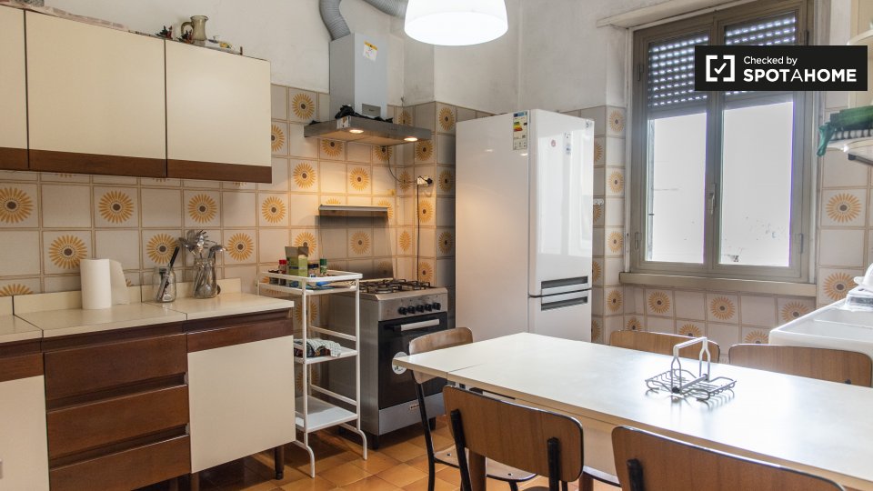 Immagine 5 di Camera condivisa in affitto  in Via Bartolomeo Colleoni a Roma