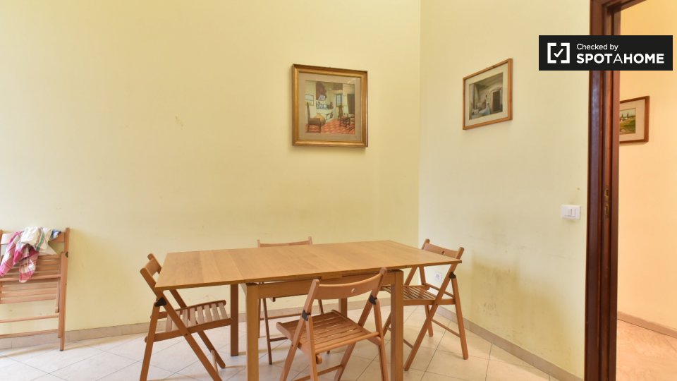 Immagine 10 di Camera condivisa in affitto  in Piazza Vittorio Emanuele II, 00185 Roma RM, Italy a Roma