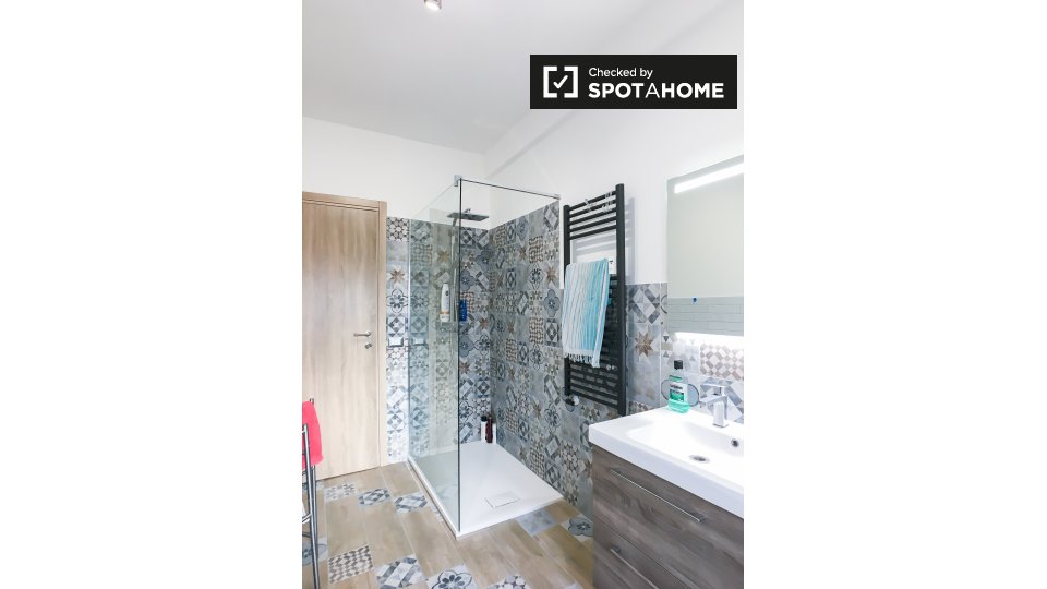 Immagine 19 di Camera condivisa in affitto  in Viale Giustiniano Imperatore a Roma