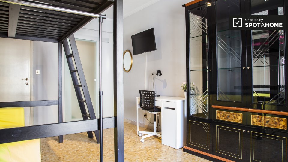 Immagine 4 di Camera condivisa in affitto  in Via Tiburtina a Roma