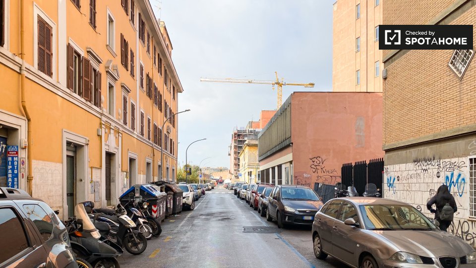 Immagine 15 di Camera condivisa in affitto  in Via Giovanni da Empoli a Roma