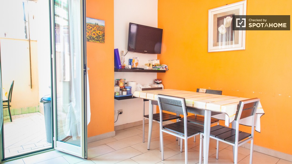 Immagine 6 di Camera condivisa in affitto  in Via dei Platani a Roma