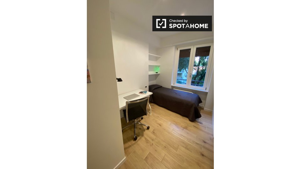 Immagine 16 di Camera condivisa in affitto  in Largo Ettore Marchiafava a Roma