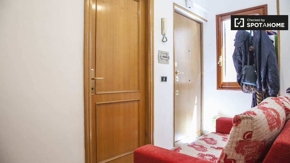 Immagine 14 di Camera condivisa in affitto  in Via Sestio Menas a Roma