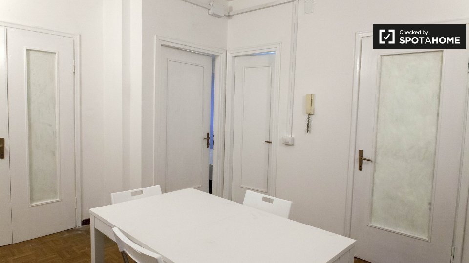 Immagine 9 di Camera condivisa in affitto  in Via Paola Falconieri a Roma