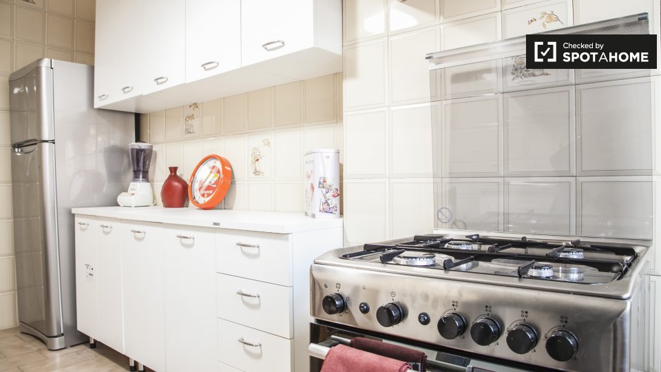 Immagine 8 di Camera condivisa in affitto  in Via Marcantonio Bragadin a Roma