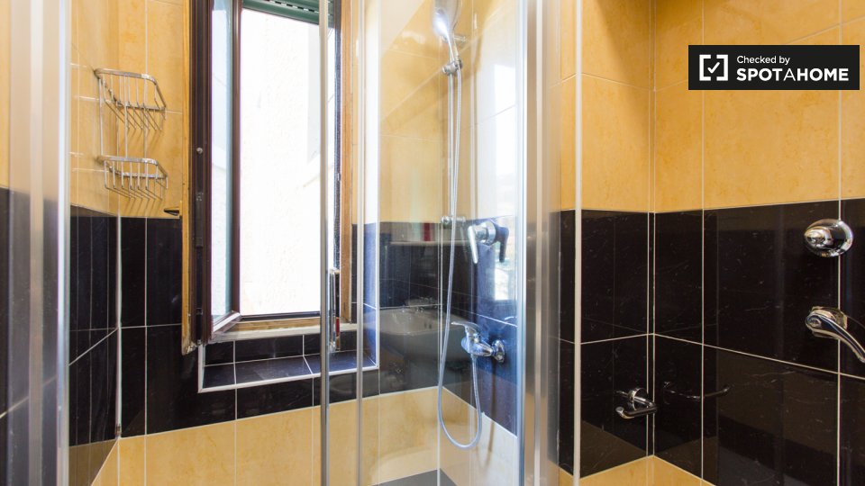 Immagine 11 di Camera condivisa in affitto  in Viale Campania a Milano