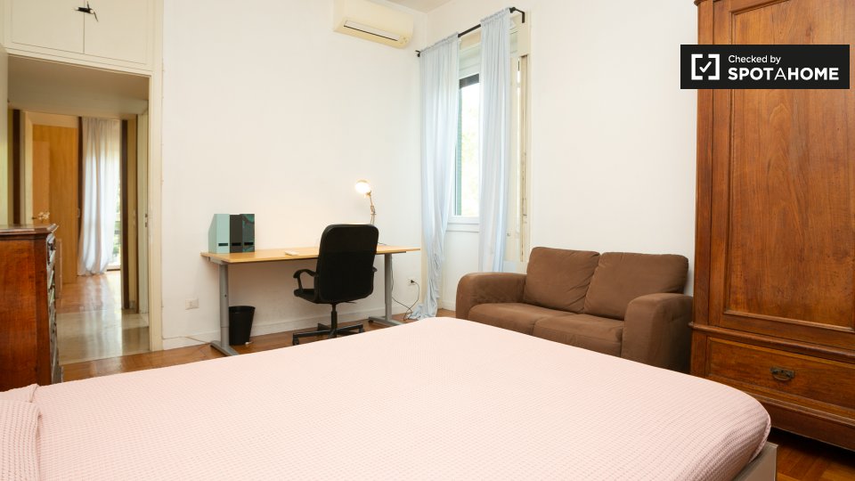 Immagine 4 di Camera condivisa in affitto  in Largo Isabella d'Aragona a Milano