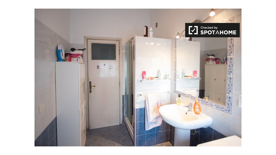 Immagine 14 di Camera condivisa in affitto  in Piazza San Giovanni Bosco a Roma