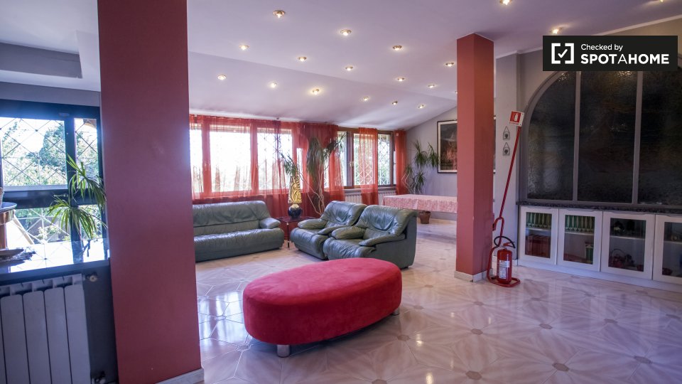 Immagine 2 di Appartamento in affitto  in Via Del fosso di Fioranello a Roma