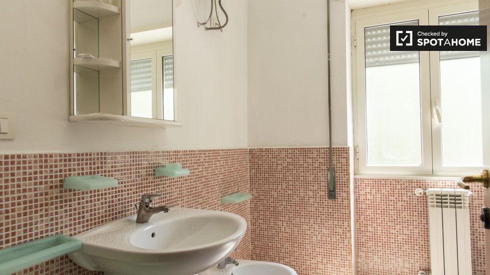 Immagine 10 di Ufficio in affitto  in Viale della Venezia Giulia a Roma