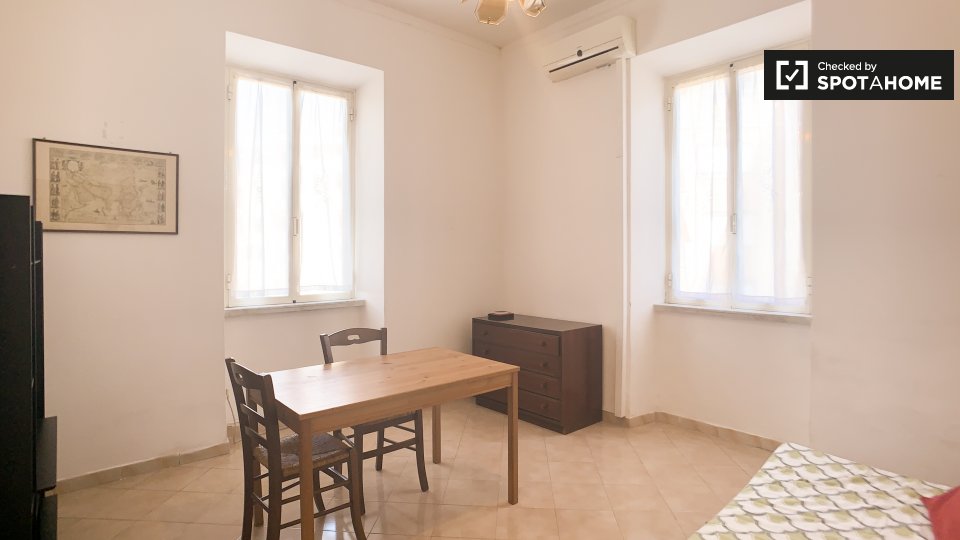 Immagine 2 di Appartamento in affitto  in Via dei Gonzaga, 00163 Roma RM, Italy a Roma