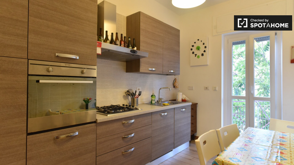 Immagine 6 di Camera condivisa in affitto  in Via Anton da Noli a Roma