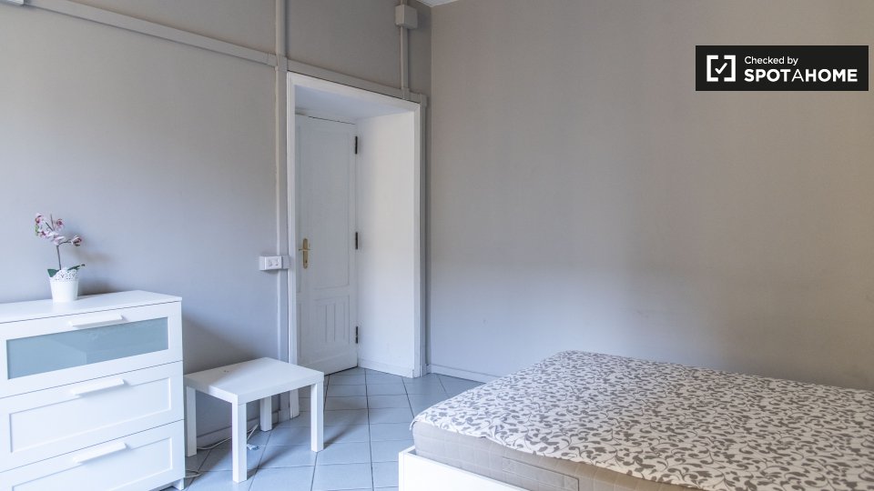 Immagine 3 di Camera condivisa in affitto  in Viale Regina Margherita, 00198 Roma RM, Italy a Roma