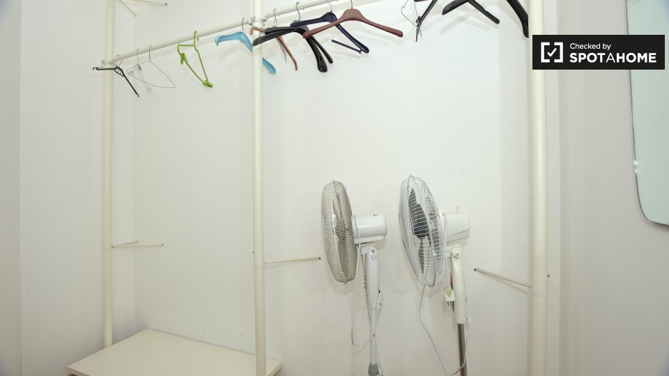 Immagine 3 di Camera condivisa in affitto  in Via Monselice a Roma