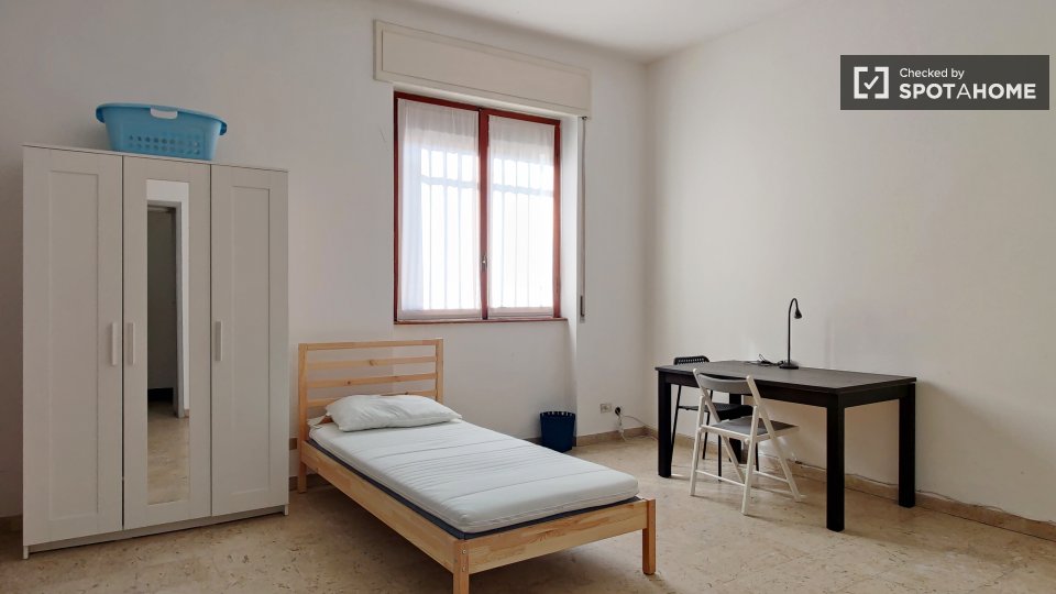 Immagine 1 di Camera condivisa in affitto  in Via Eugenio Villoresi a Inveruno