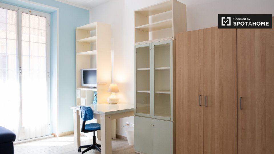 Immagine 5 di Camera condivisa in affitto  in Via dei Campani, 00185 Roma RM, Italy a Roma