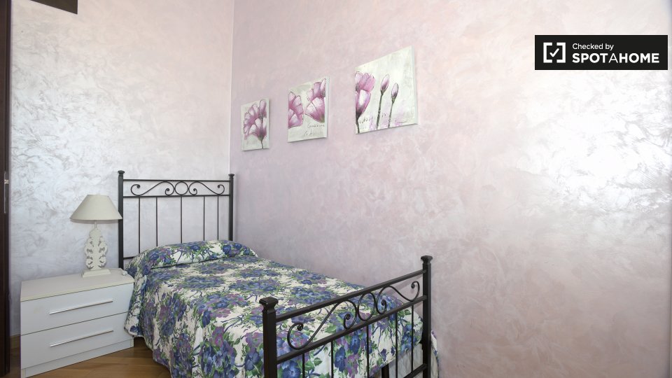 Immagine 17 di Camera condivisa in affitto  in Via Monselice a Roma