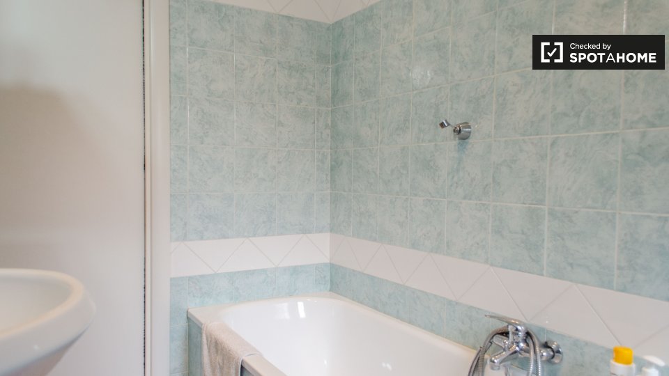 Immagine 19 di Camera condivisa in affitto  in Via Francesco De Vico, 00142 Roma RM, Italy a Roma