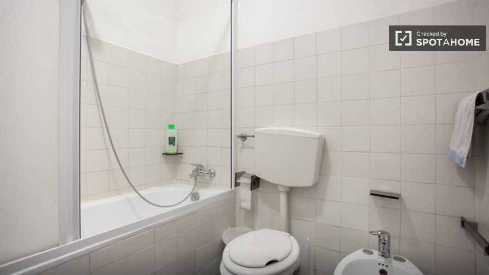 Immagine 14 di Camera condivisa in affitto  in Via dei Missaglia a Milano