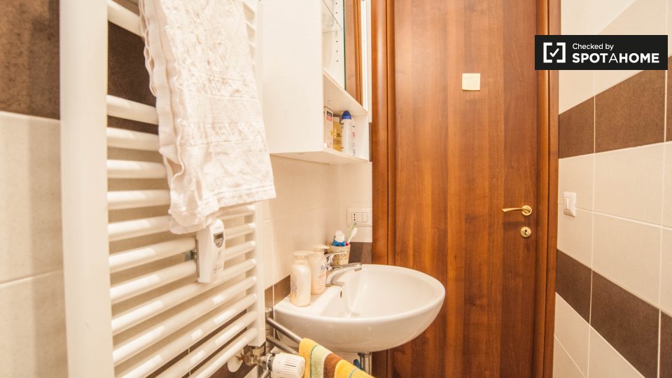 Immagine 12 di Camera condivisa in affitto  in Piazza San Giovanni Bosco a Roma