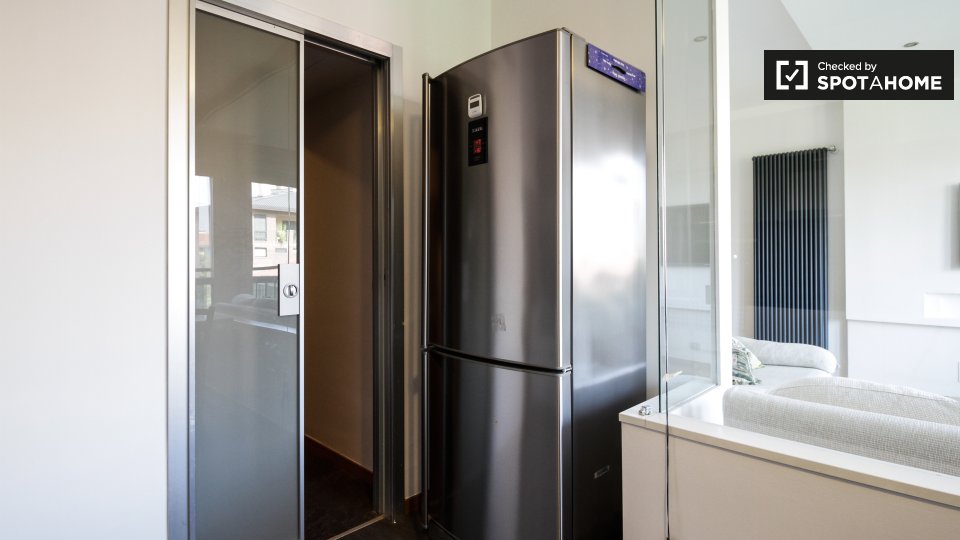 Immagine 13 di Ufficio in affitto  in Alzaia Naviglio Pavese, 20143 Milano MI, Italy a Milano