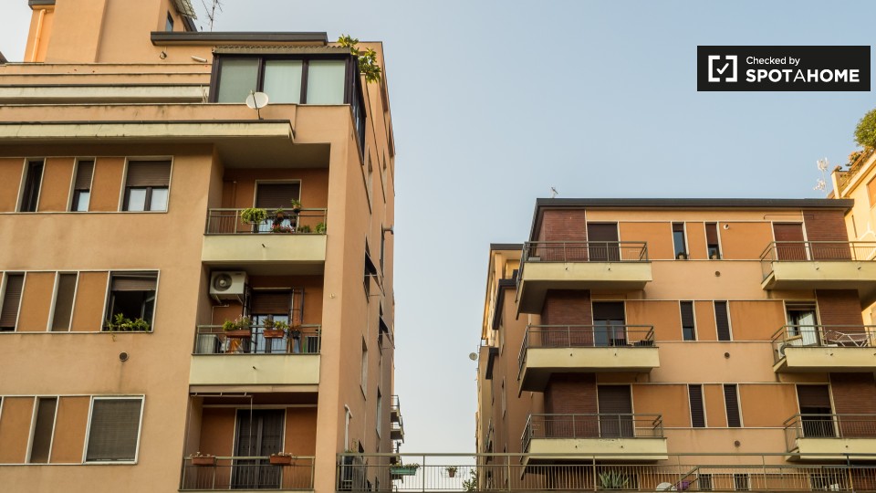 Immagine 19 di Camera condivisa in affitto  in Via Salasco a Milano