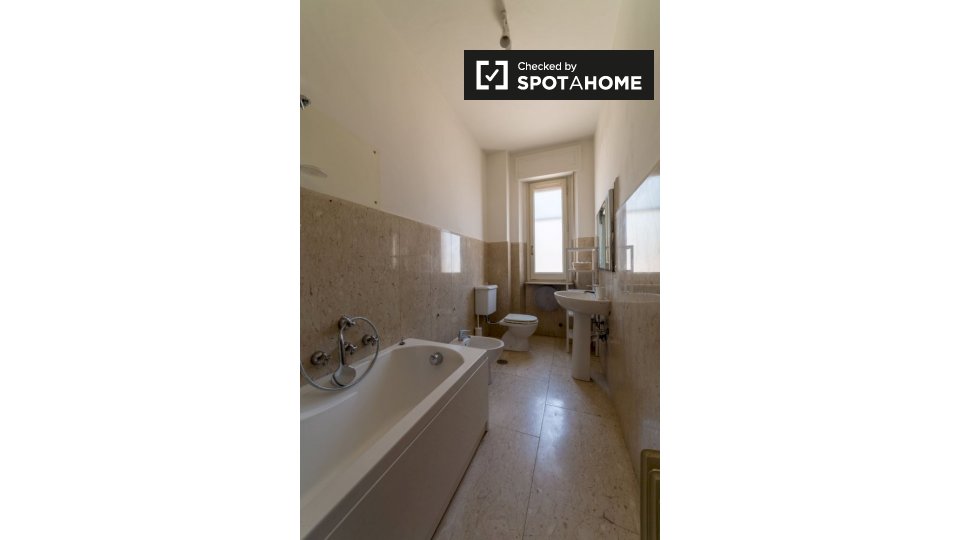 Immagine 19 di Camera condivisa in affitto  in Viale dei Mille a Firenze