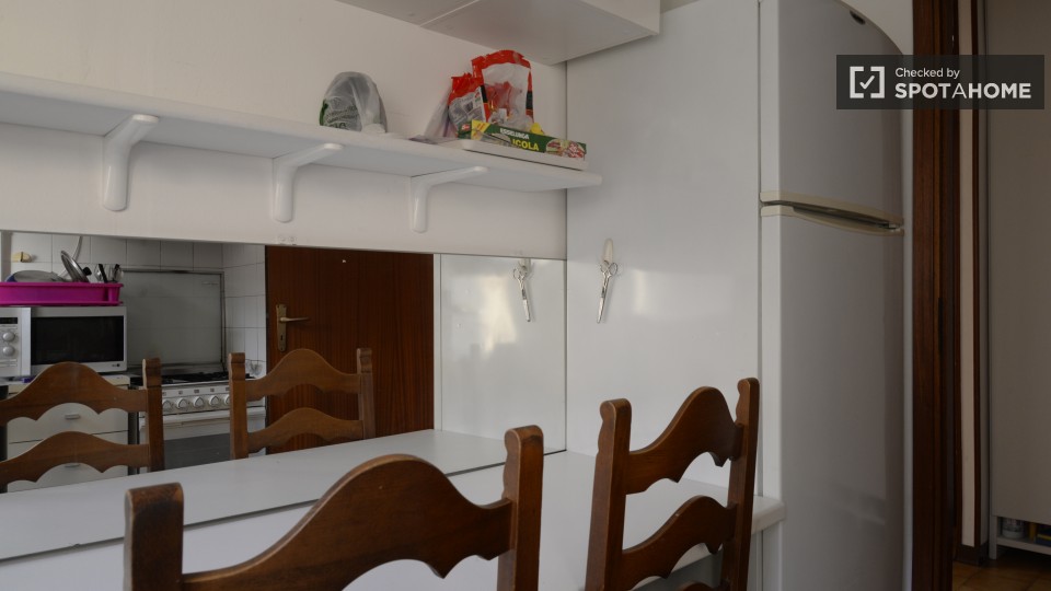 Immagine 12 di Camera condivisa in affitto  in Via dei Missaglia a Milano