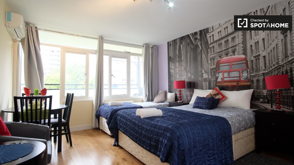 Immagine 1 di Ufficio in affitto  in Flat a 