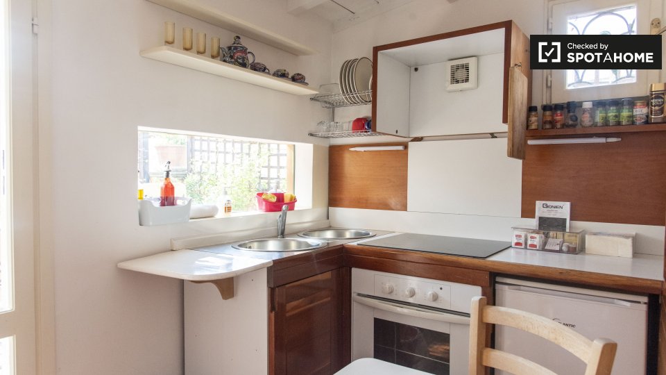 Immagine 2 di Appartamento in affitto  in Via del Pavone a Roma