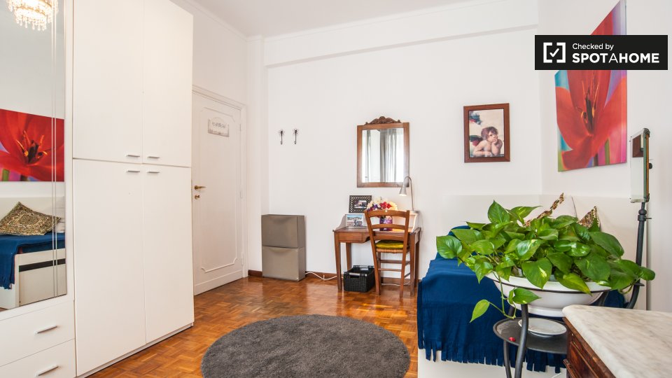 Immagine 3 di Camera condivisa in affitto  in Via Giuseppe Allievo, 00135 Roma RM, Italy a Roma