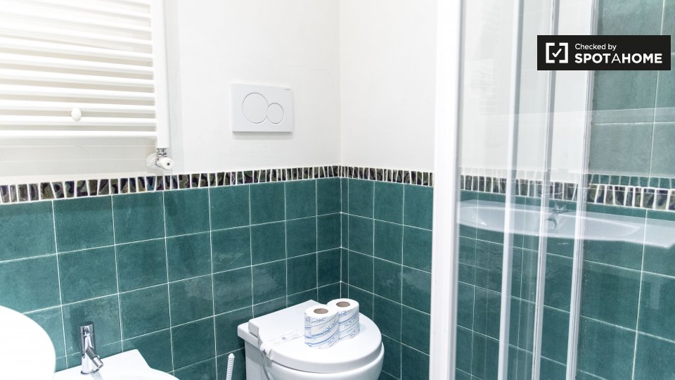 Immagine 14 di Appartamento in affitto  in Via Druso a Roma