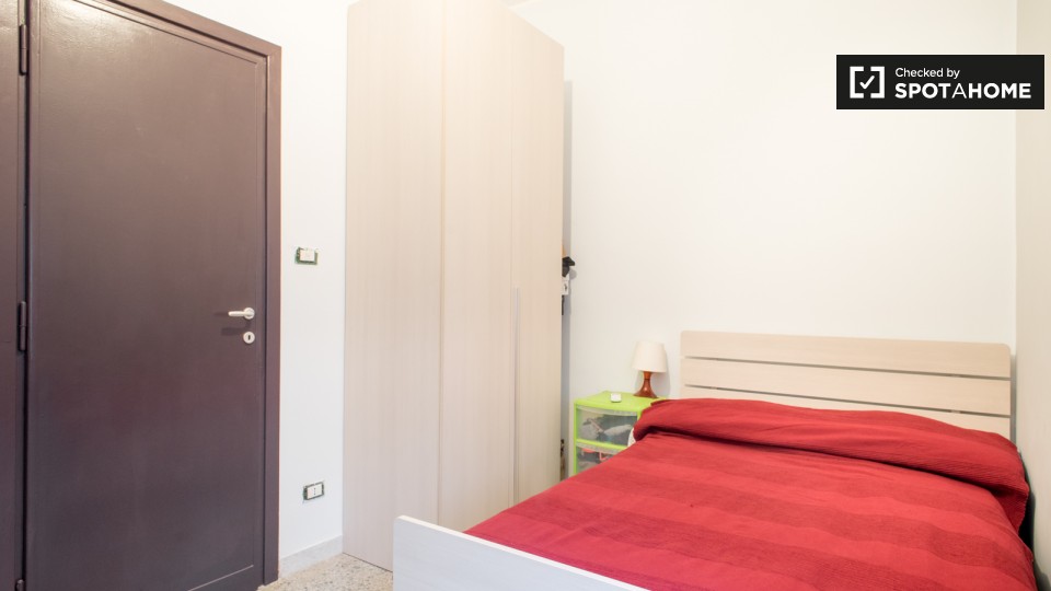 Immagine 7 di Camera condivisa in affitto  in Via Calpurnio Fiamma a Roma