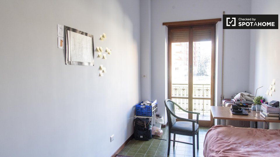 Immagine 14 di Camera condivisa in affitto  in Via Siria a Roma