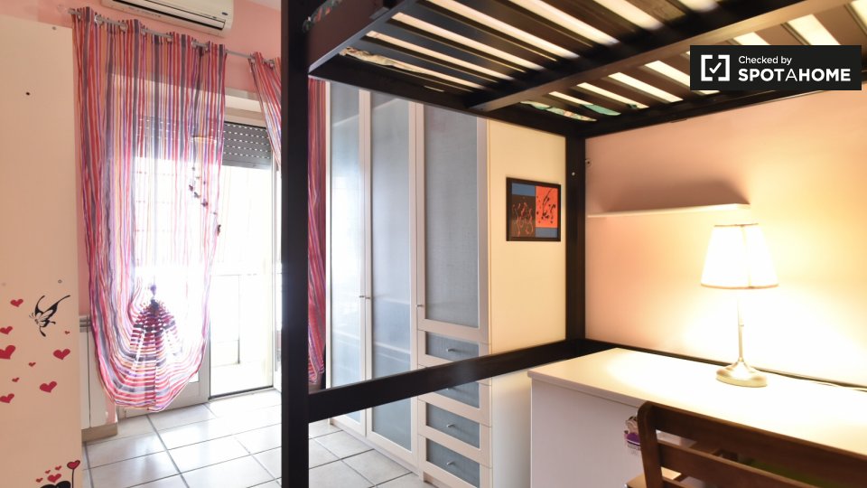 Immagine 3 di Camera condivisa in affitto  in Via di Torrevecchia, 00168 Roma RM, Italy a Roma
